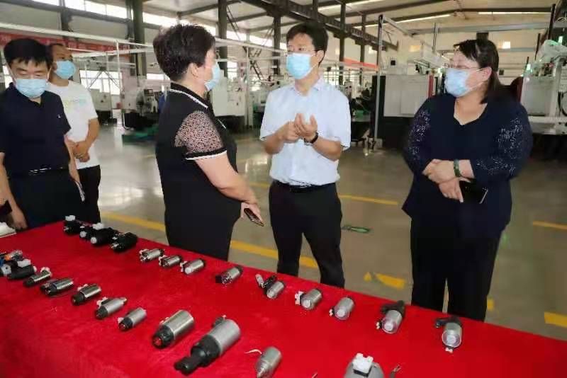 大小屄被屌操视频安阳市市长高永一行莅临我公司参观调研